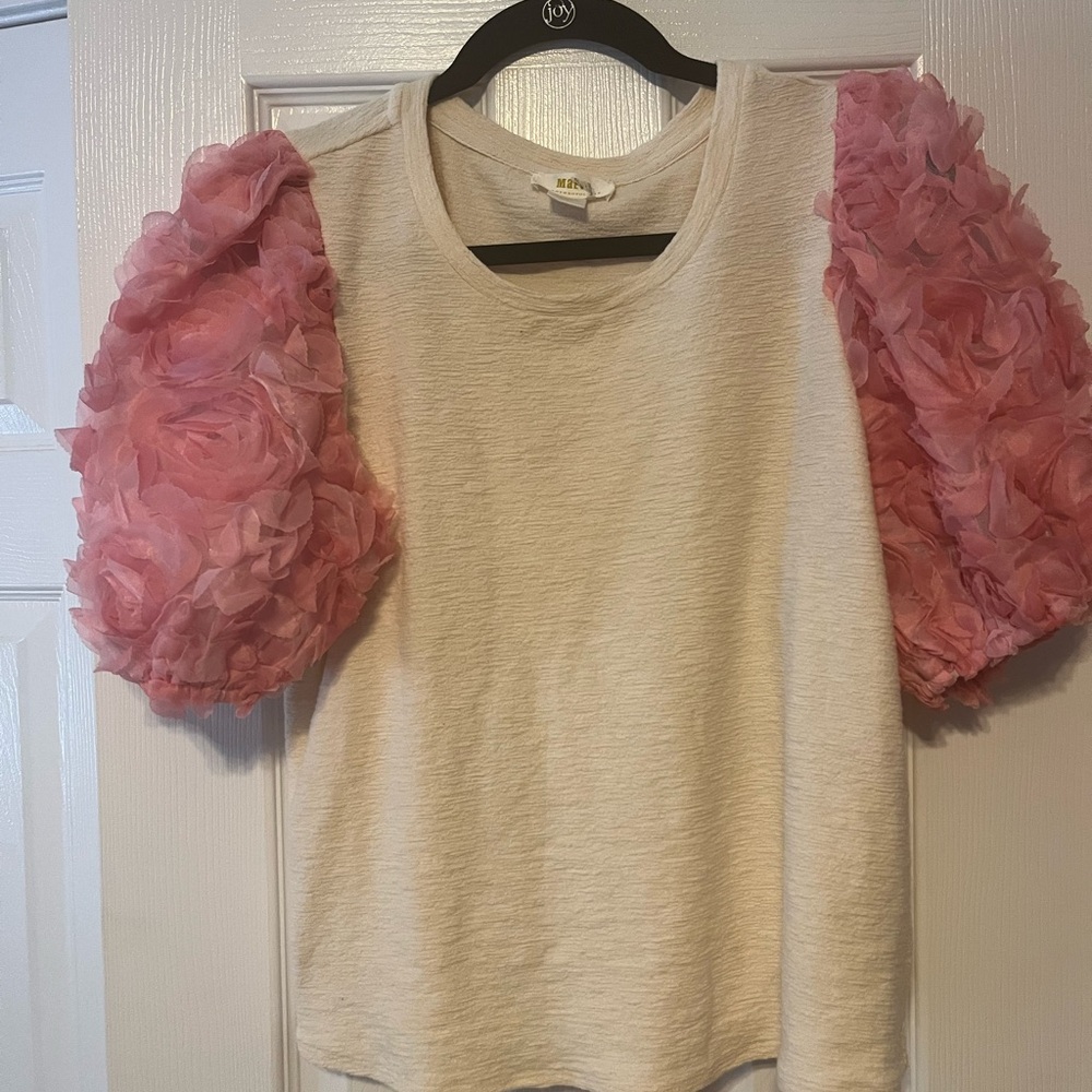 Women's Anthropologie Cream Top with Pink Floral Sleeves